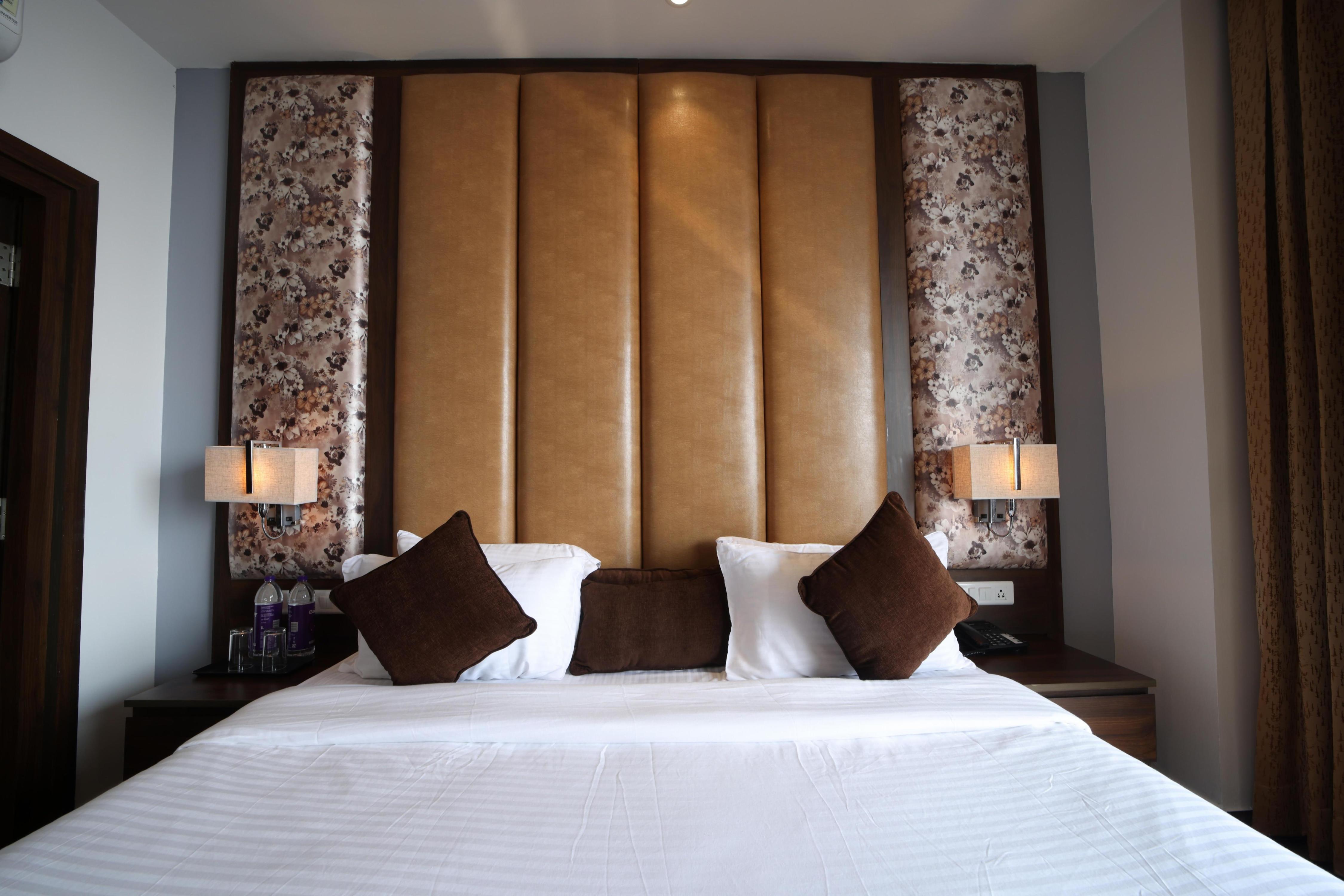 The Vilana Hotel @ 800m from Triveni Ghat - Tap to explore photos