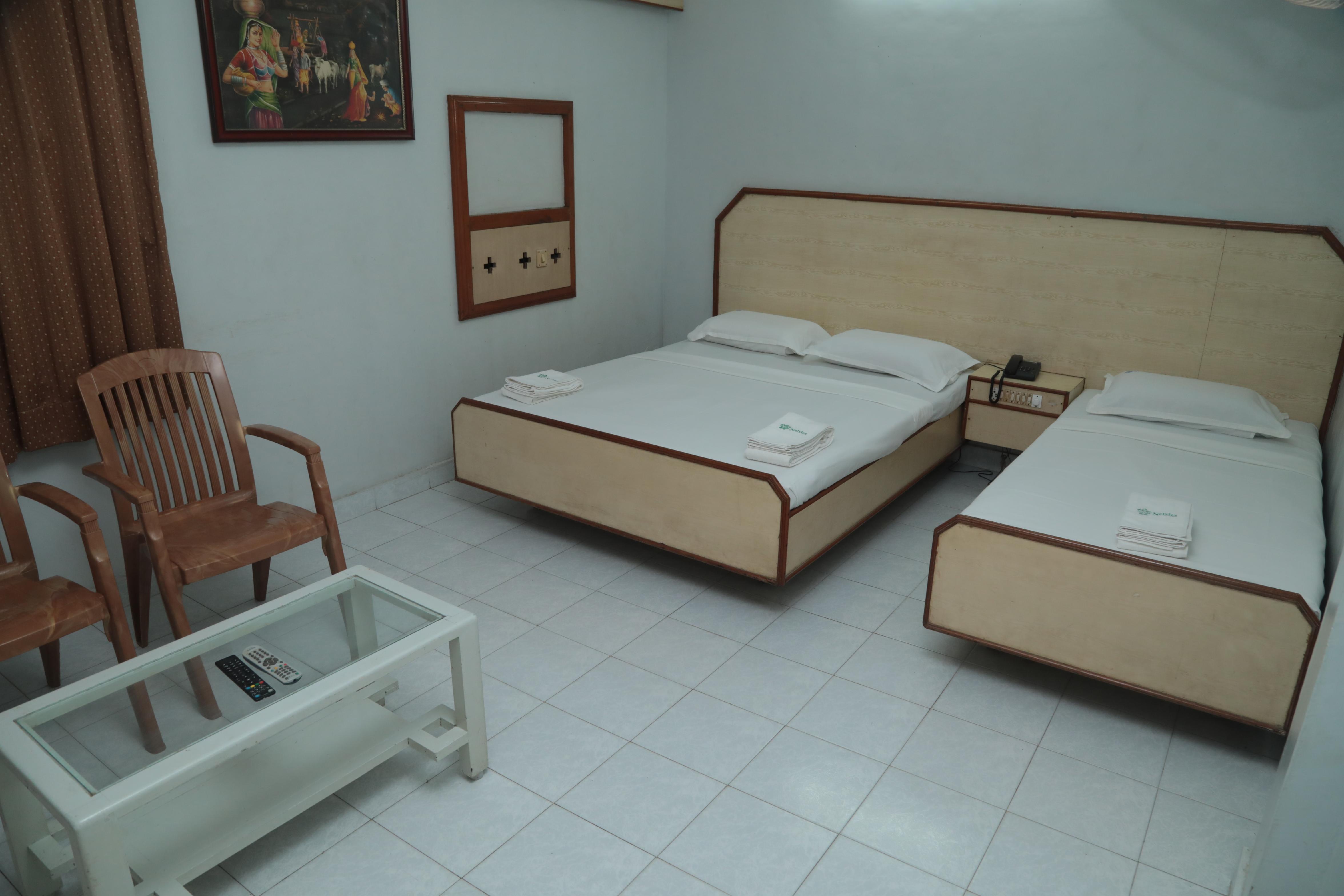 Hotel Selvies,Thiruvarur - Tap to explore photos
