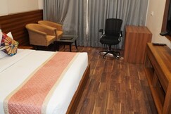 Hotel Regal By Rhytham
