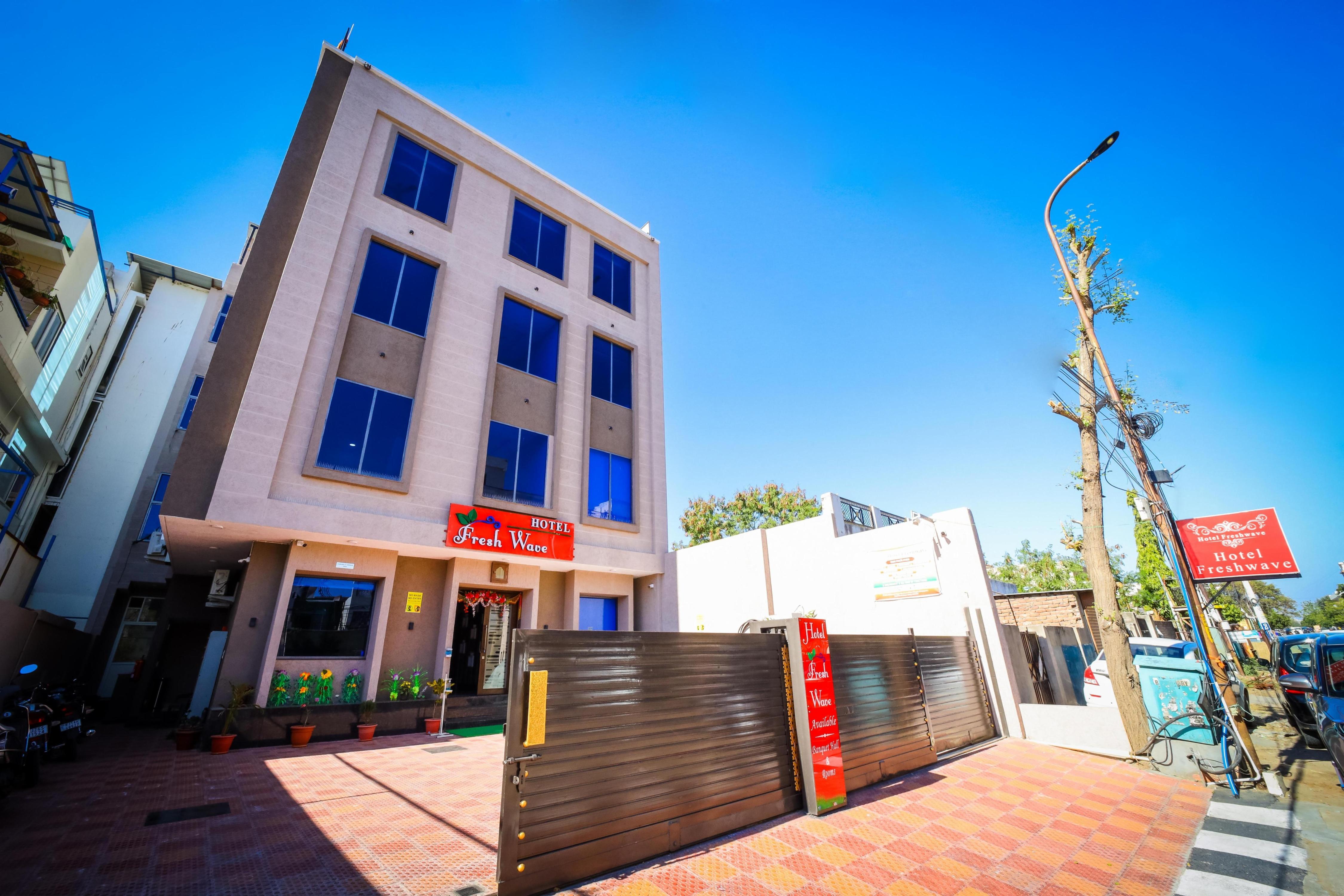 Hotel Freshwave - Near Durgapura Railway Station - Tap to explore photos