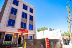 Hotel Freshwave - Near Durgapura Railway Station