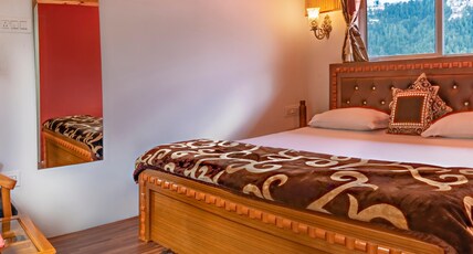 Cozy Woods BNB (3.5 KM from Mall Road) Room Type - Atic Wooden Room
