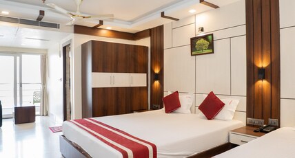 Hotel Mayuri, Digha Room Type - AC 3 BED SUPER DELUXE