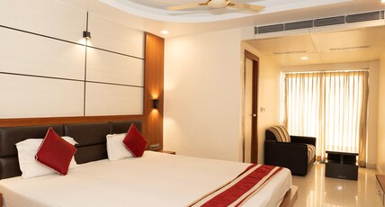 Hotel Mayuri, Digha Room Type - DELUXE DOUBLE ROOM