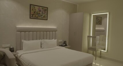 Hotel Royal Grande Room Type - Luxury Room with King Bed