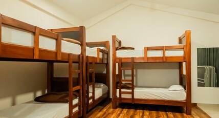Commune18 Room Type - 6 BED AC BUNK ROOM