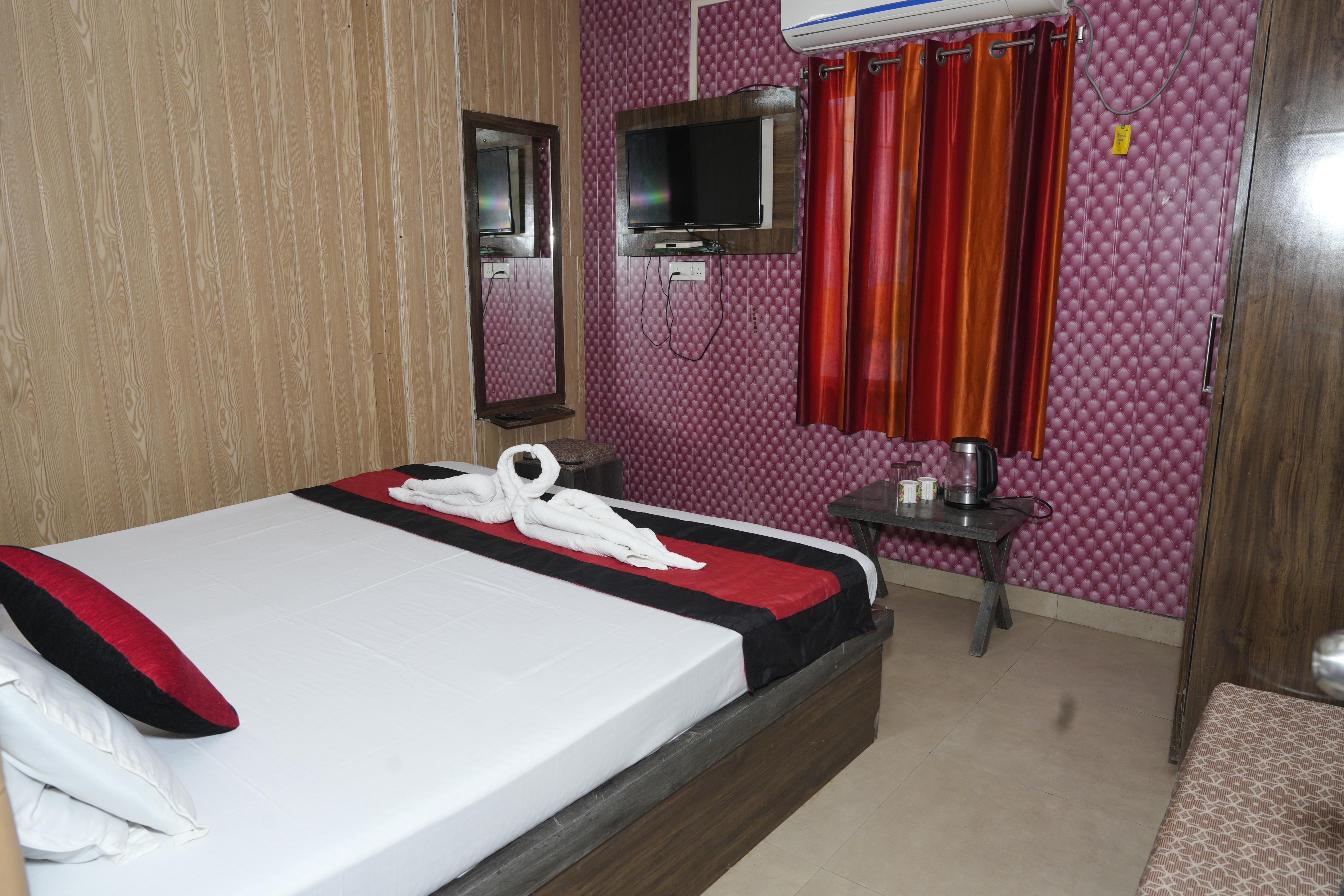 Sea Pearl | A Budget-Friendly Stay - Tap to explore photos