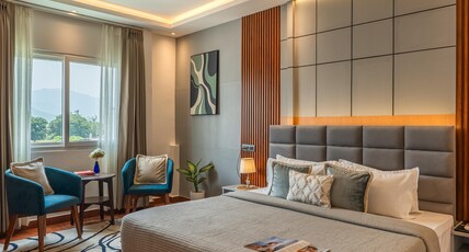 Perfectstayz Premium Aiims Room Type - Executive room with Hill view and Bathtub