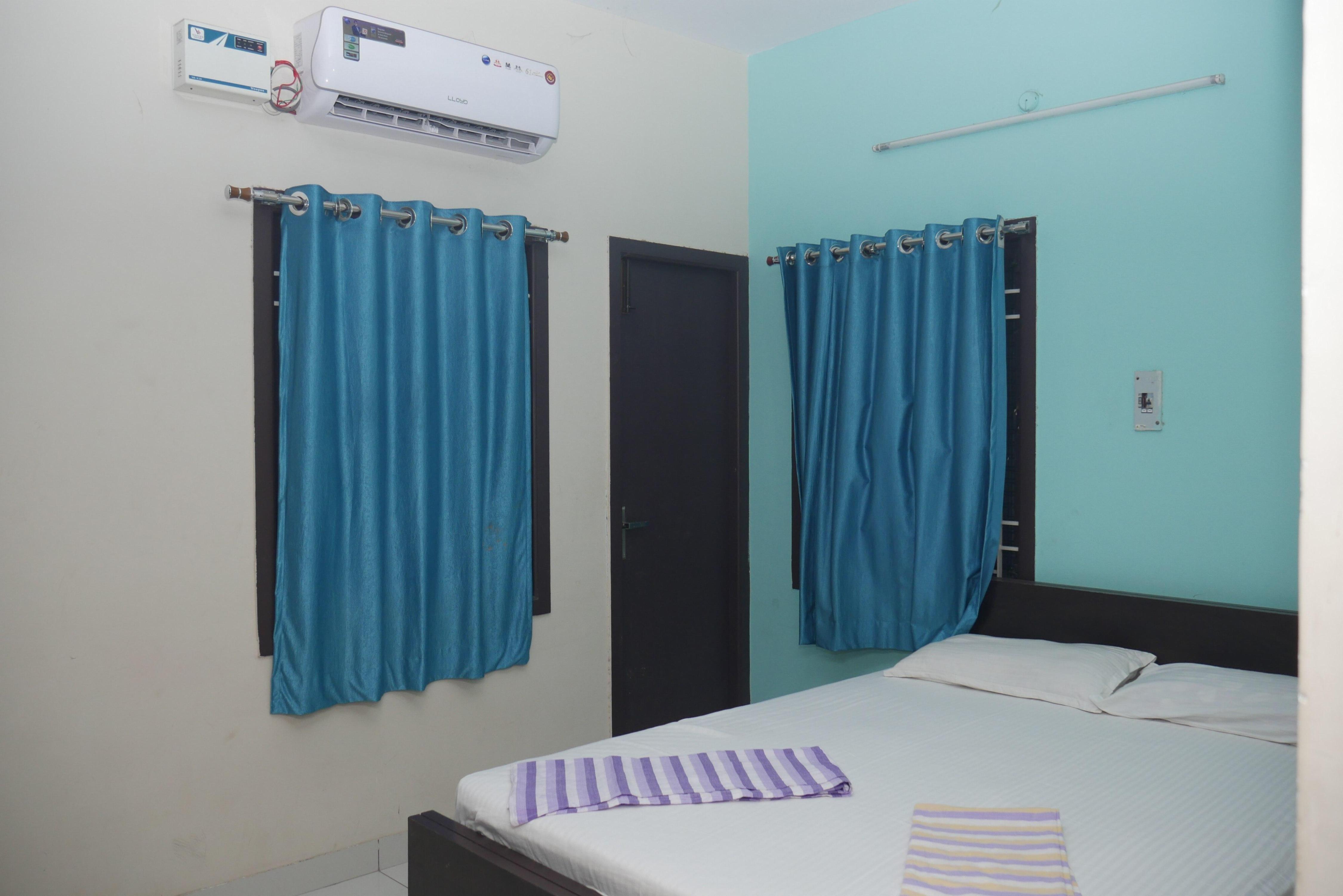 Kubera Service Appartments Room Type - Deluxe Double Room