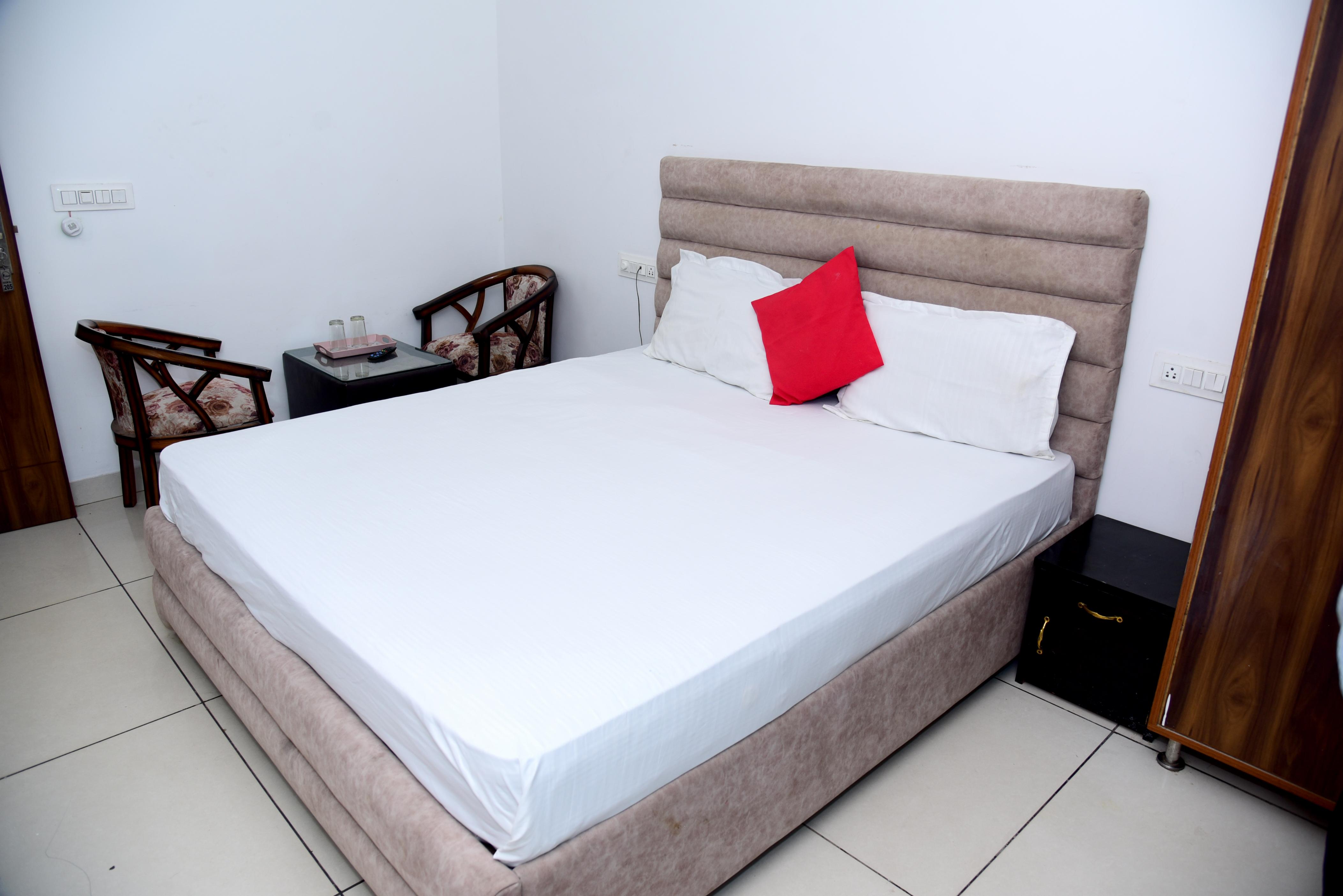 Tricity Hotel Premia - Tap to explore photos