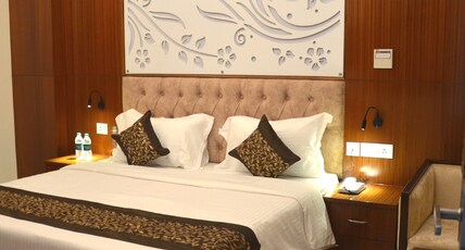 Hotel Roselle Inn Room Type - DELUXE ROOM