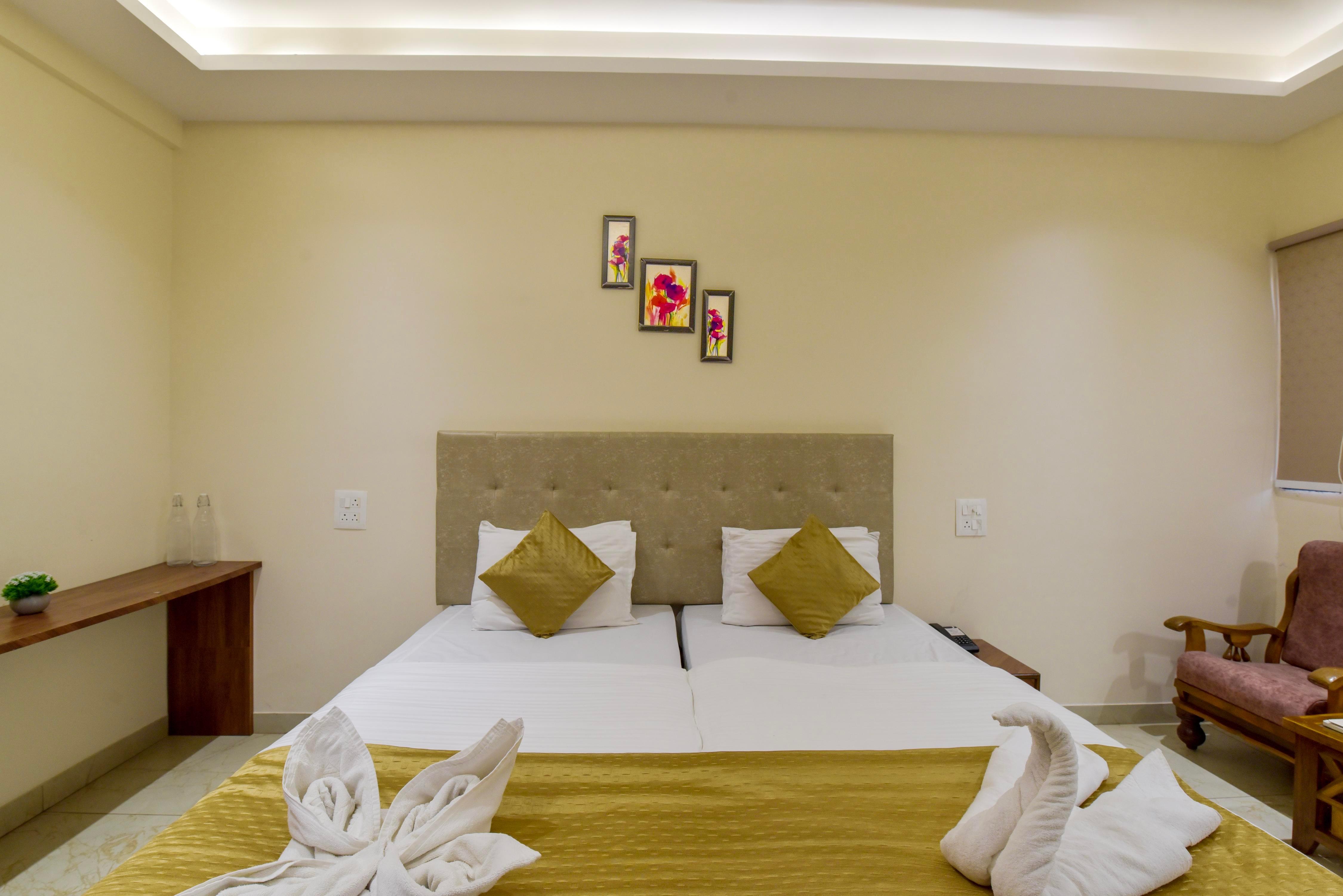 Shree Yash Hotel - Tap to explore photos