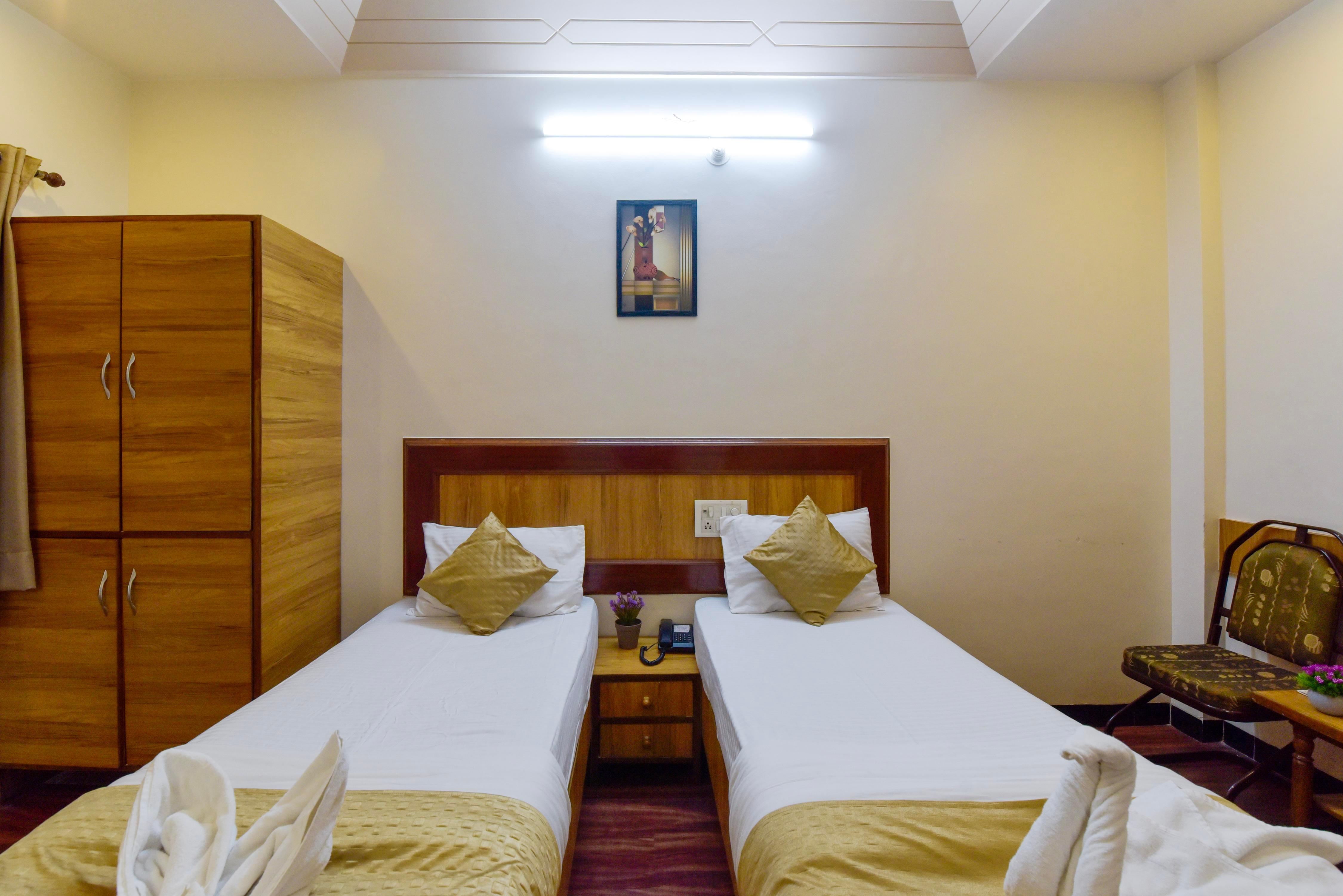 Shree Yash Hotel - Tap to explore photos