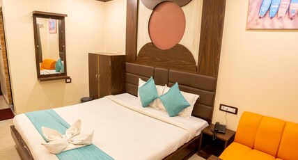 HOTEL PRIYADARSHINI Room Type - DELUXE ROOM