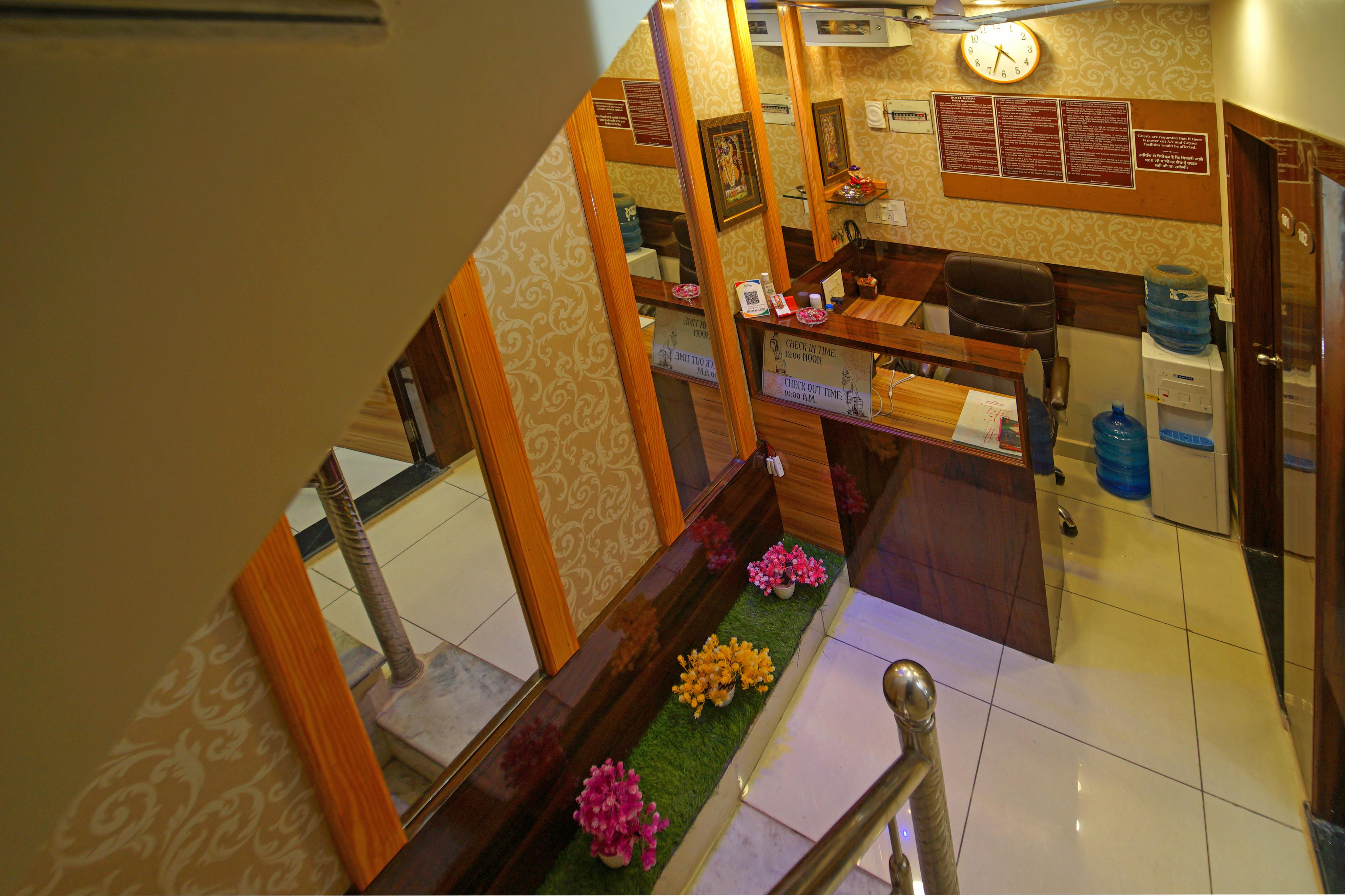 Hotel Kashvi - Tap to explore photos