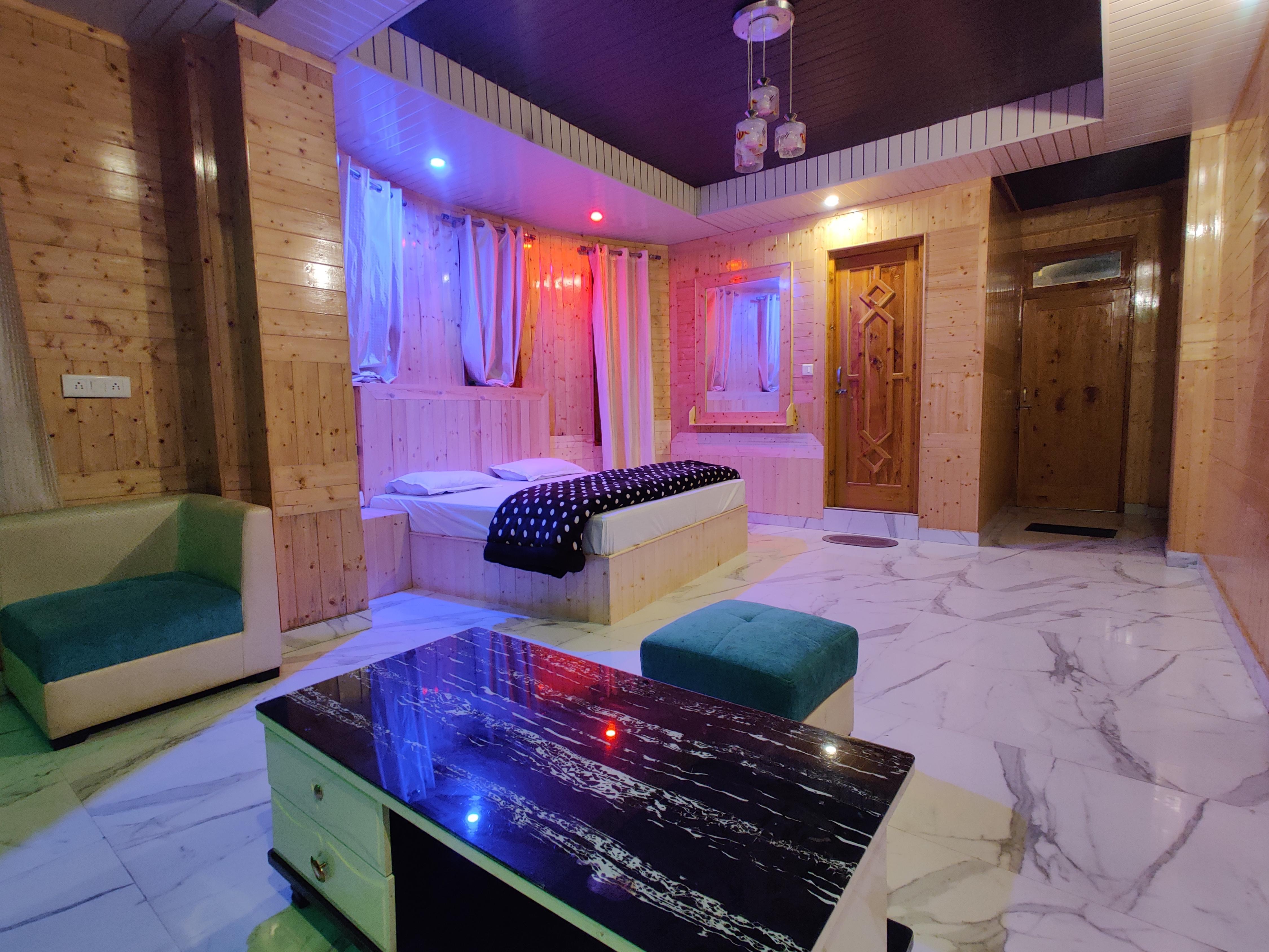 Majestic Mountain Bhai ji Guest house - Tap to explore photos