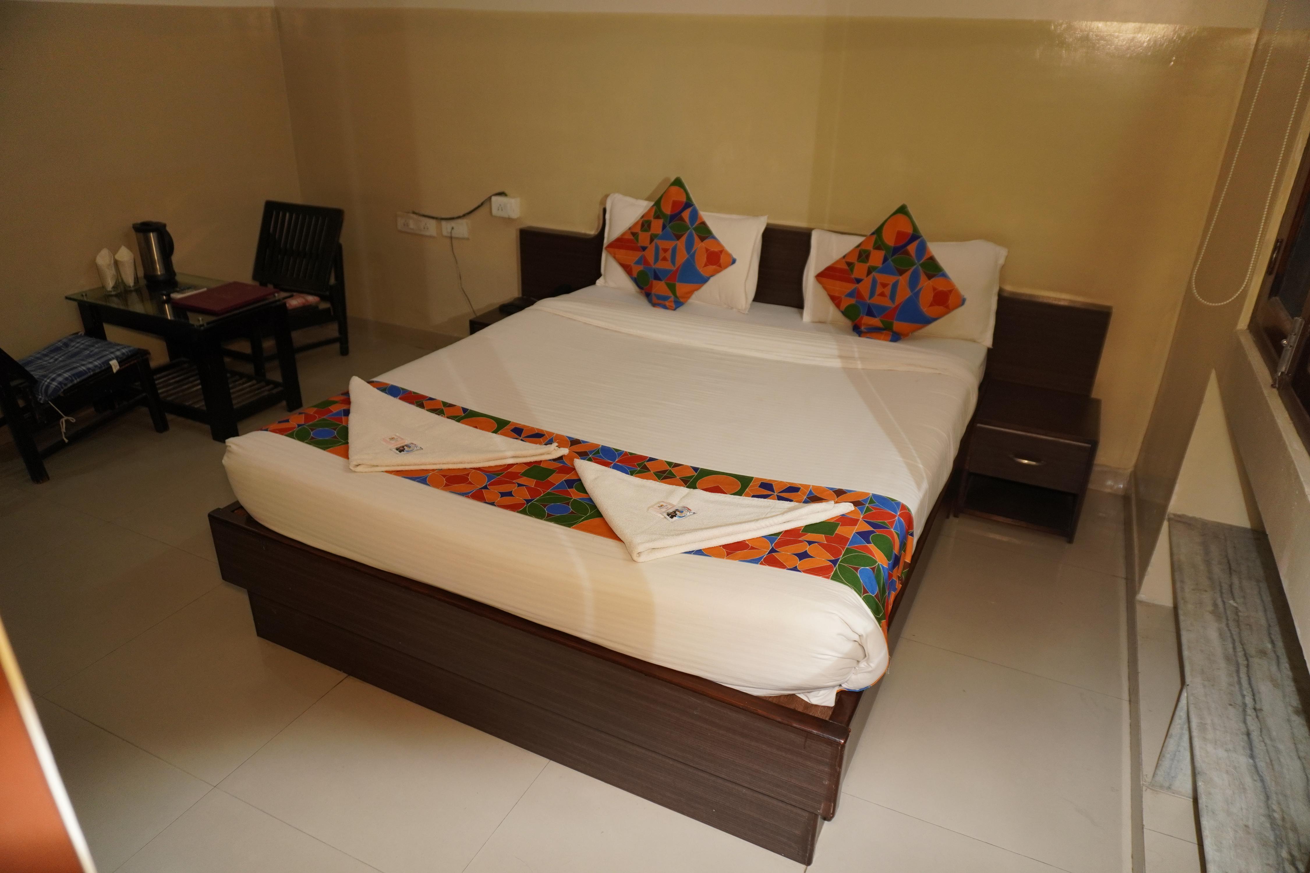 Hotel Comfort Inn Near Jawahar Circle - Tap to explore photos
