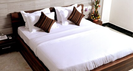 Hotel Comfort Inn  Near Jawahar Circle Room Type - Deluxe Room