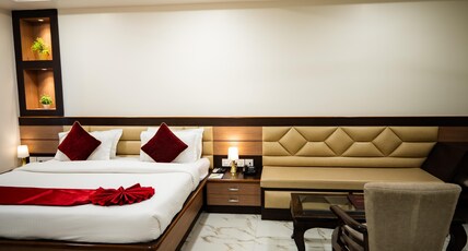 Hotel Gharana Tree Room Type - Premium Room