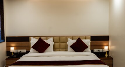 Hotel Gharana Tree Room Type - Super Deluxe Room