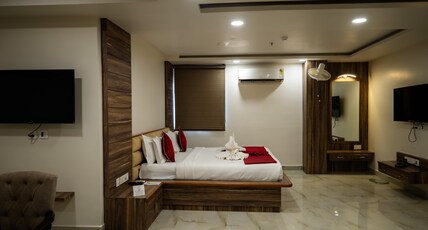 Hotel Gharana Tree Room Type - Suite Room