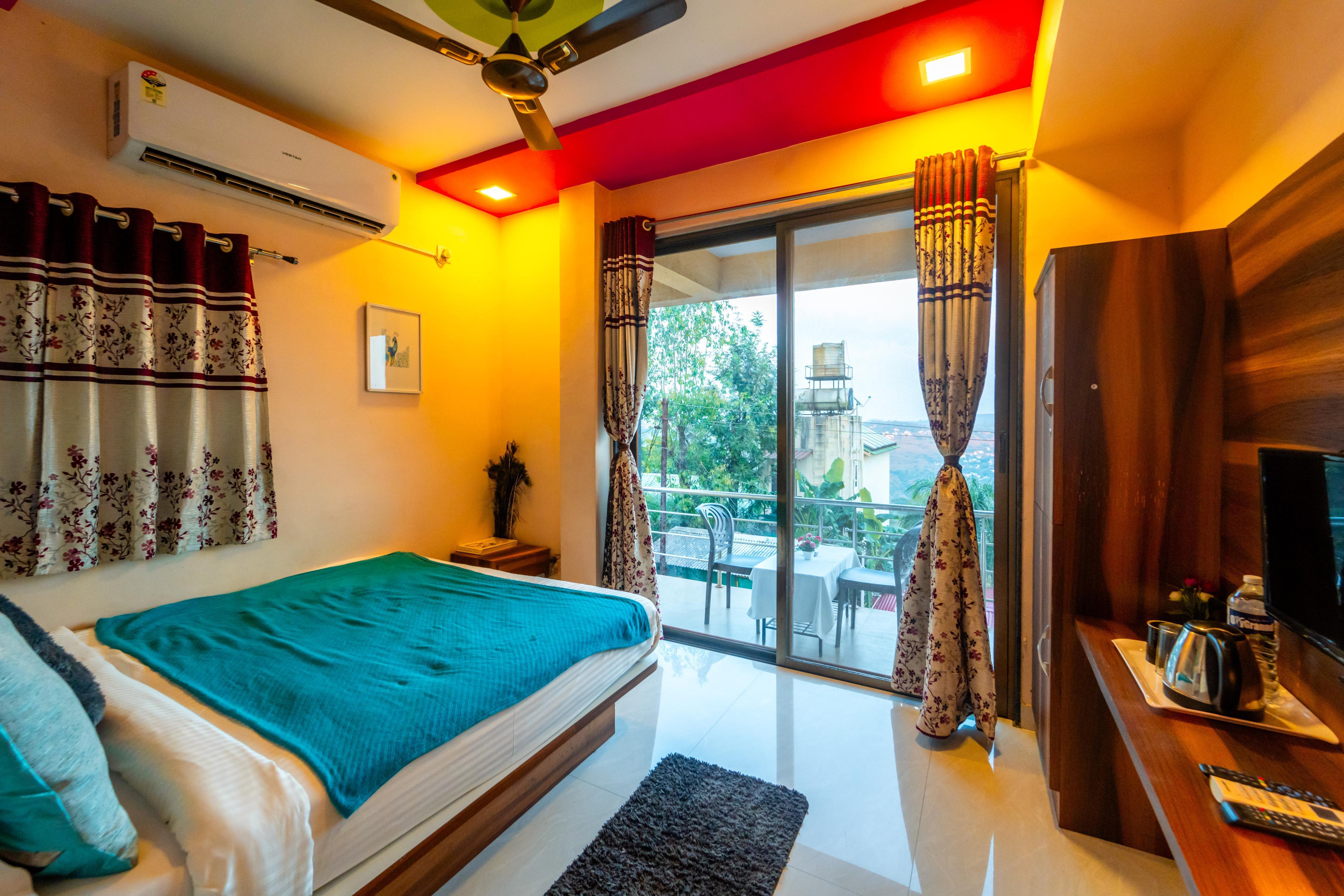 Strawberry County Room Type - Premium Balcony Room