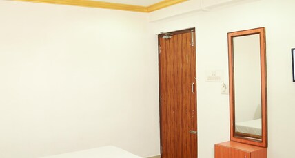 UNIVERSAL RESIDENCY Room Type - Deluxe Double Bed Room