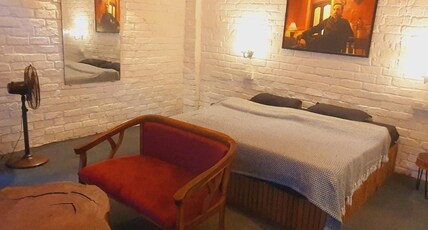 Whoopers Boutique Resort Room Type - Glass Cottage with detached washroom
