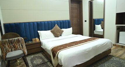 HARSH UDYAN RESORT- 15km from Aligarh Railway Station Room Type - Udyan View Room
