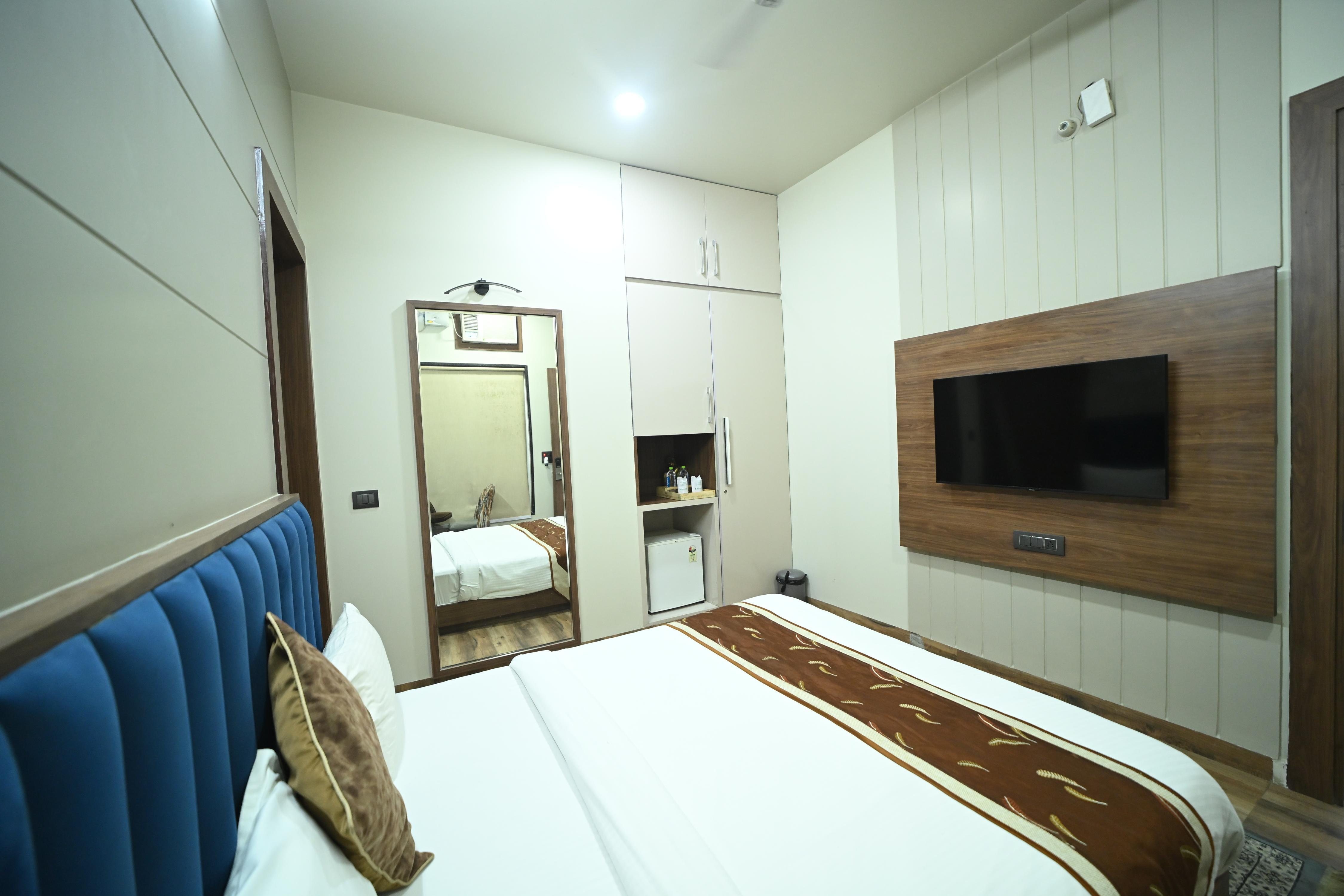 HARSH UDYAN RESORT- 15km from Aligarh Railway Station - Tap to explore photos