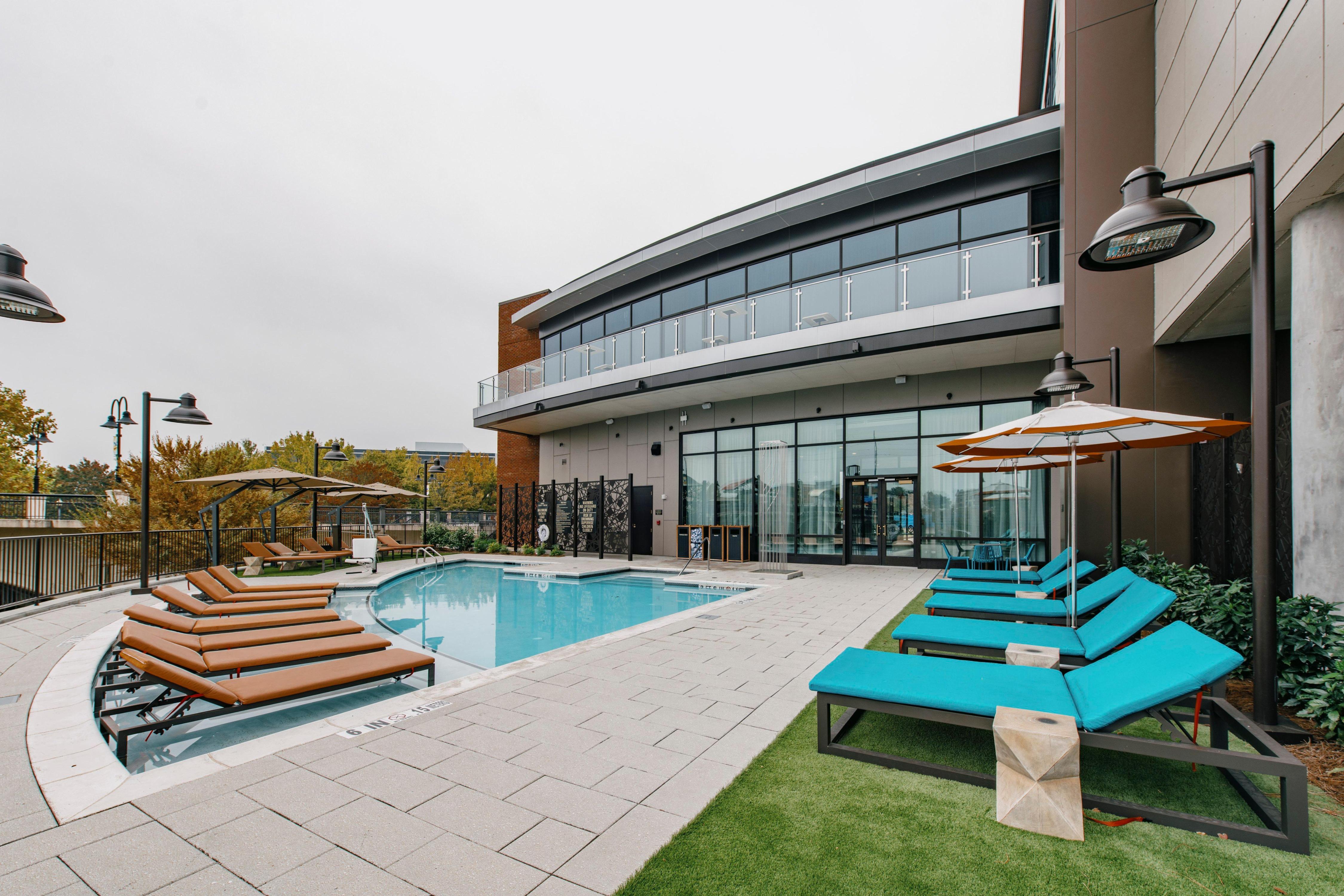 Hotel Indigo COLUMBUS AT RIVERFRONT PLACE - Tap to explore photos