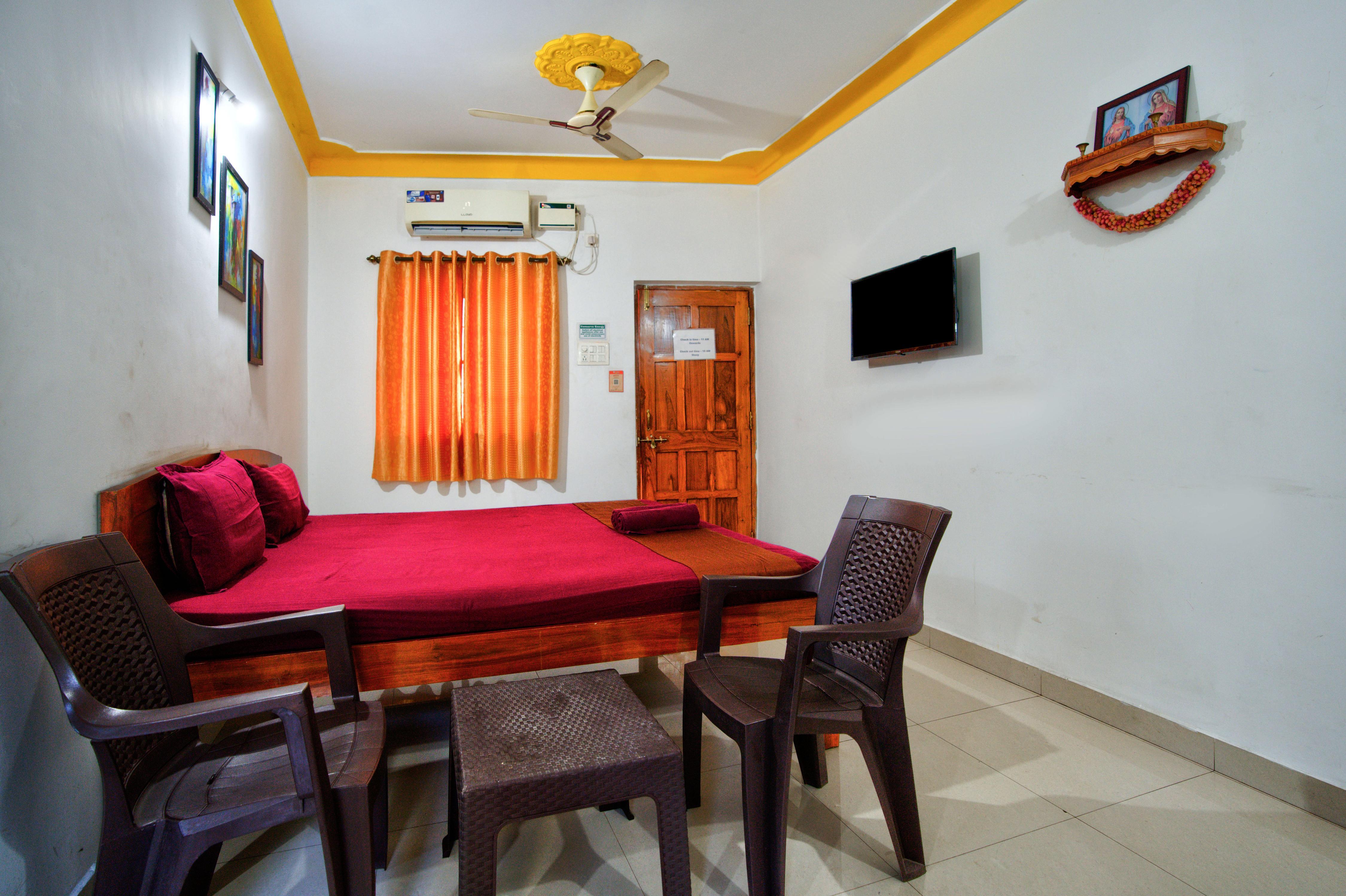 3 star Guest House Guirim Goa - Tap to explore photos