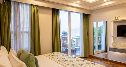BedChambers Serviced Apartments | Medanta Medicity Room Type - Entire 2BHK | Balcony & Kitchenette 