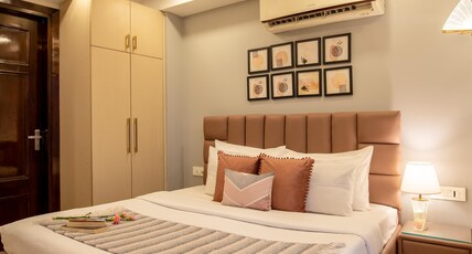 BedChambers Serviced Apartments | Medanta Medicity Room Type - Entire 1BHK | Balcony & Kitchenette 