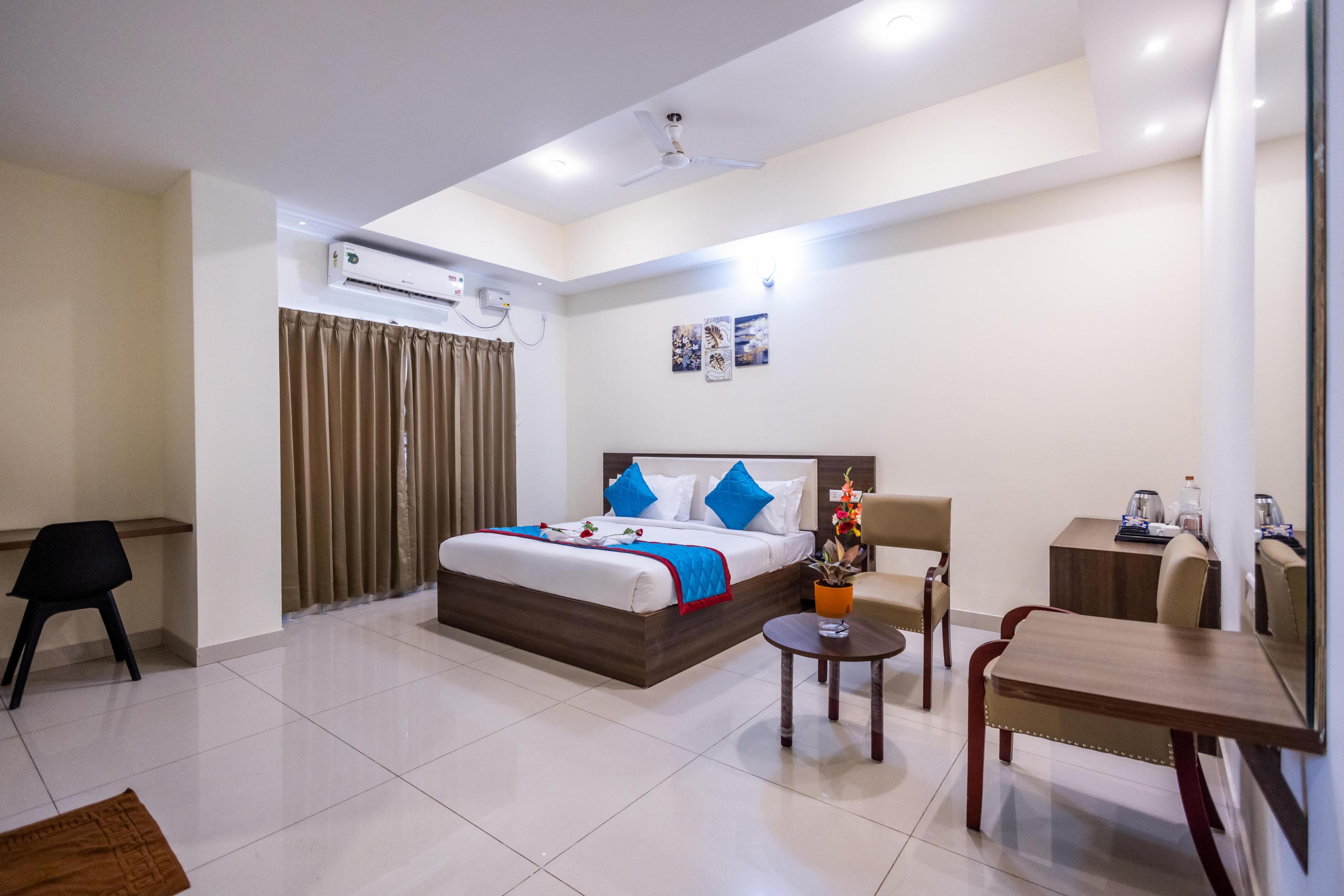 Suraksha Stay Kundalahalli Hotel Room Type - Deluxe King Room