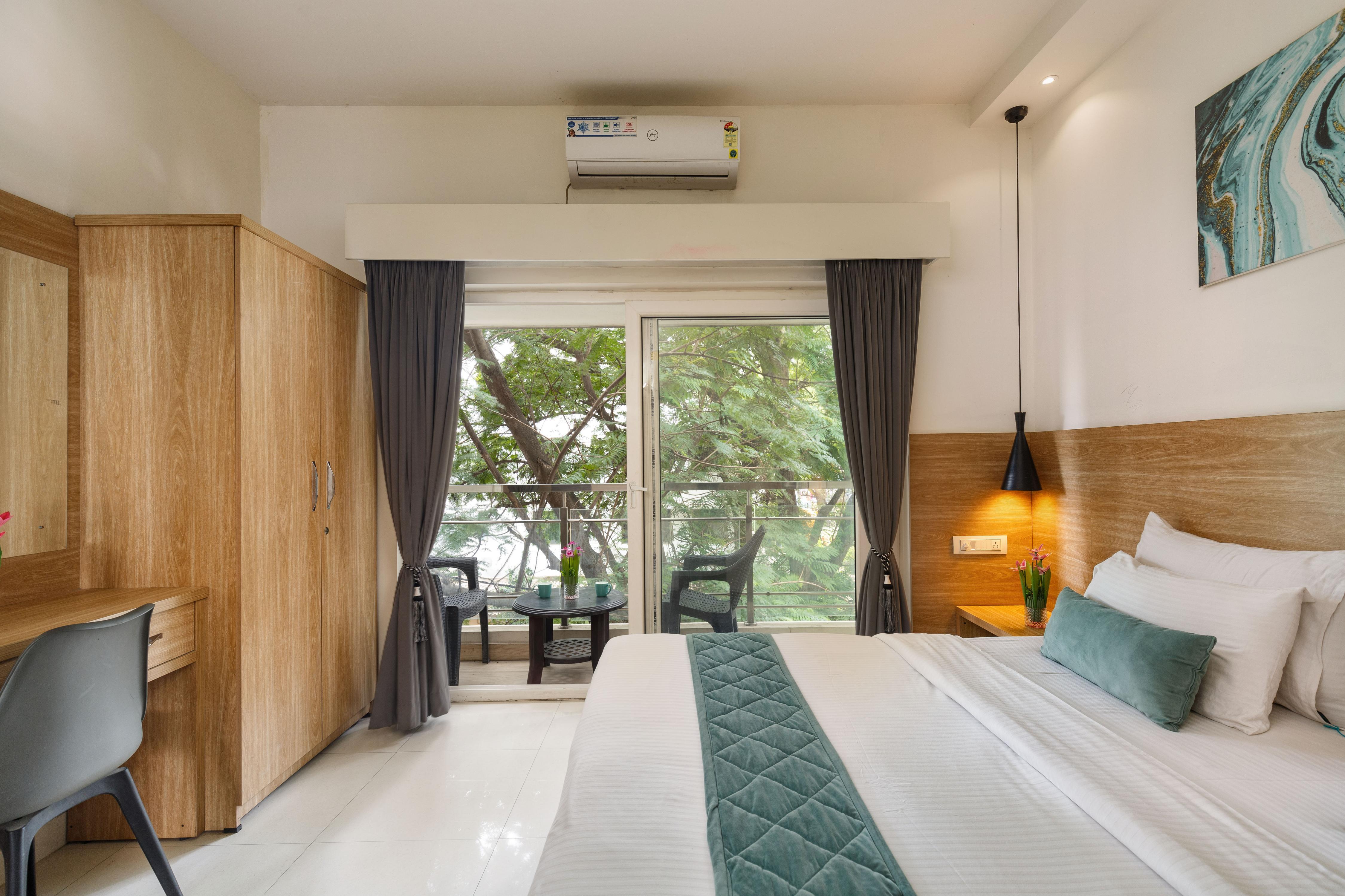 Eiffel Suites Room Type - Luxury Suite with Balcony