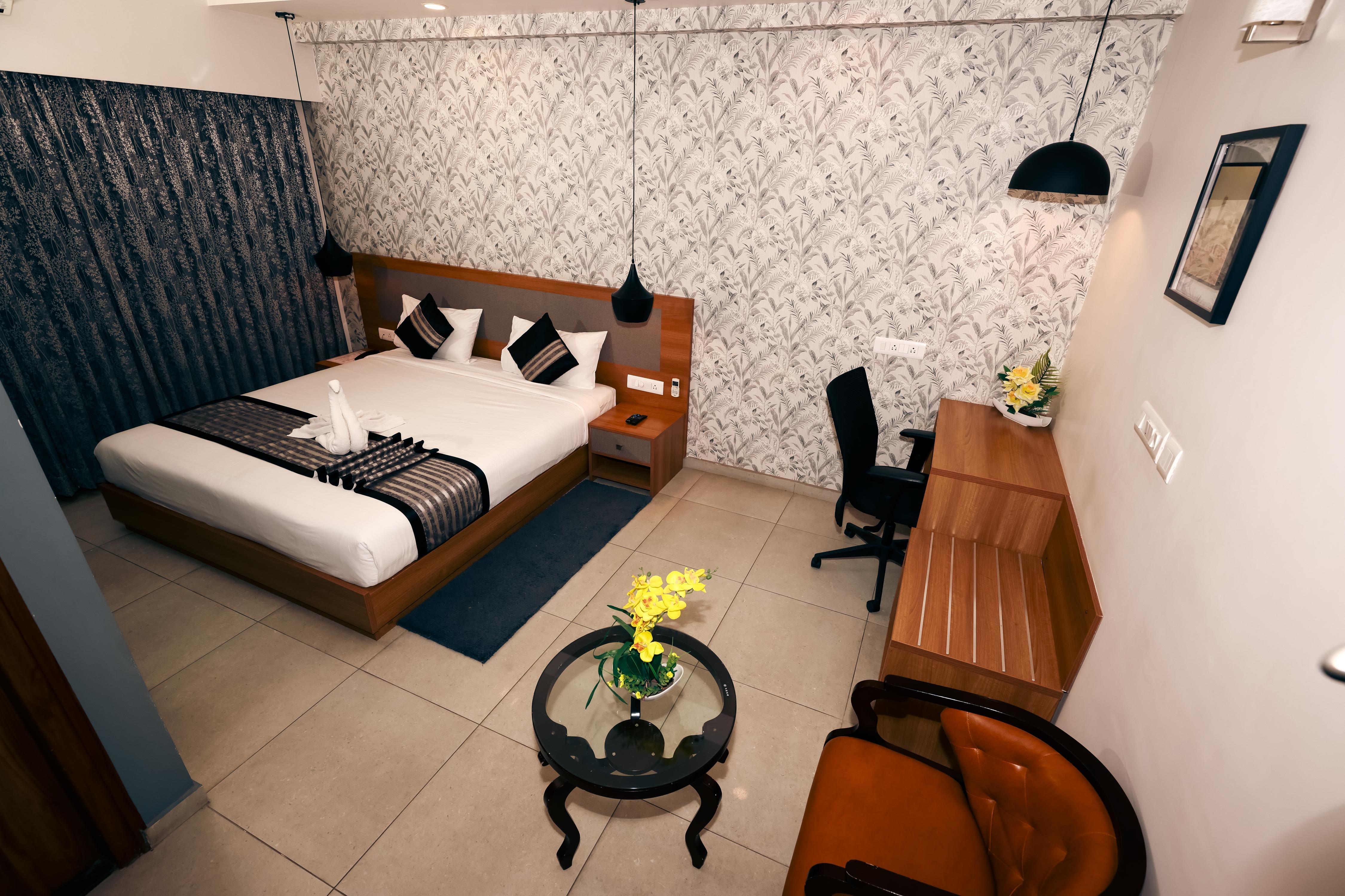 Parkwood Suites - Kadubeesanahalli - Tap to explore photos