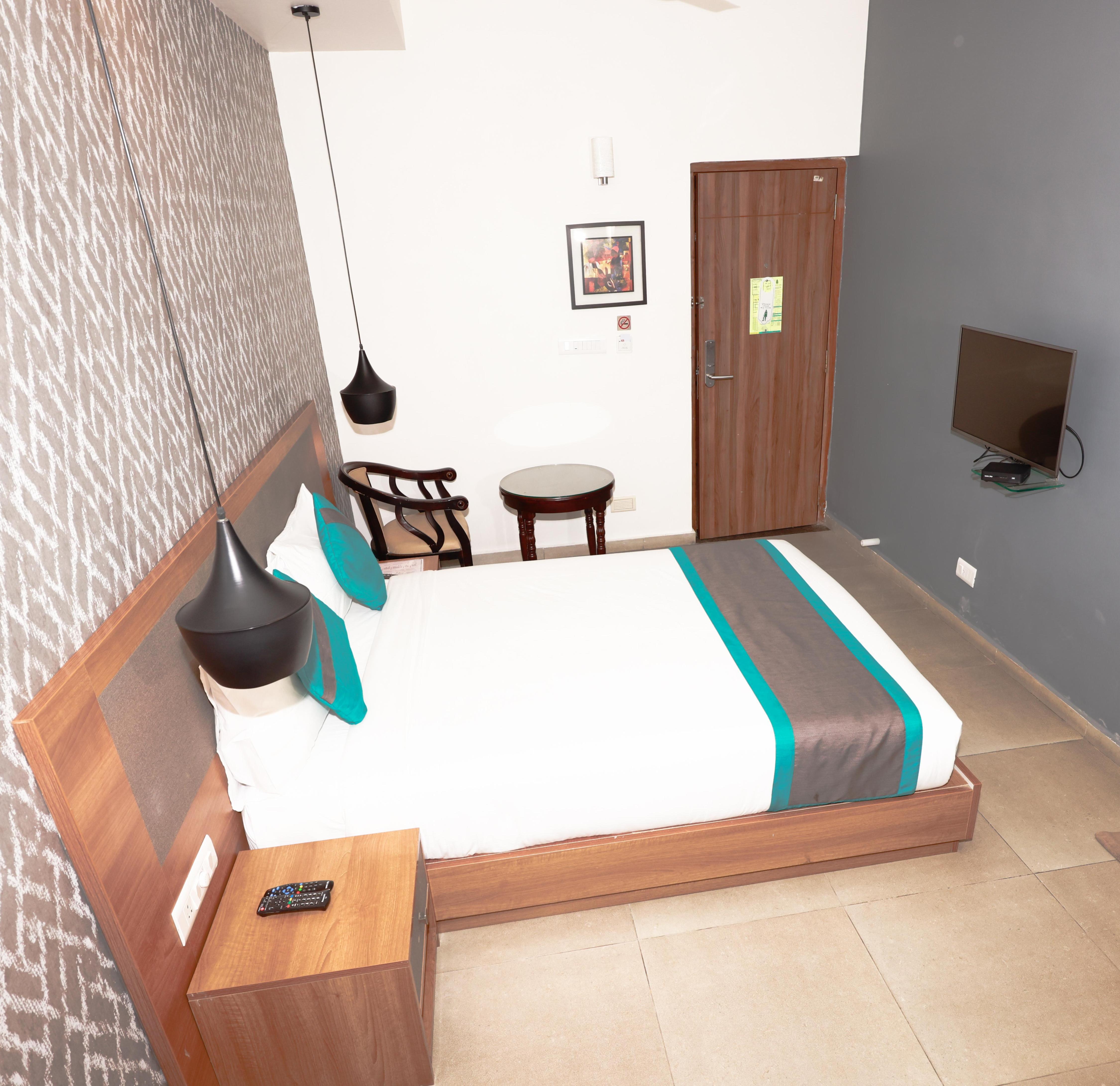 Parkwood Suites - Kadubeesanahalli - Tap to explore photos