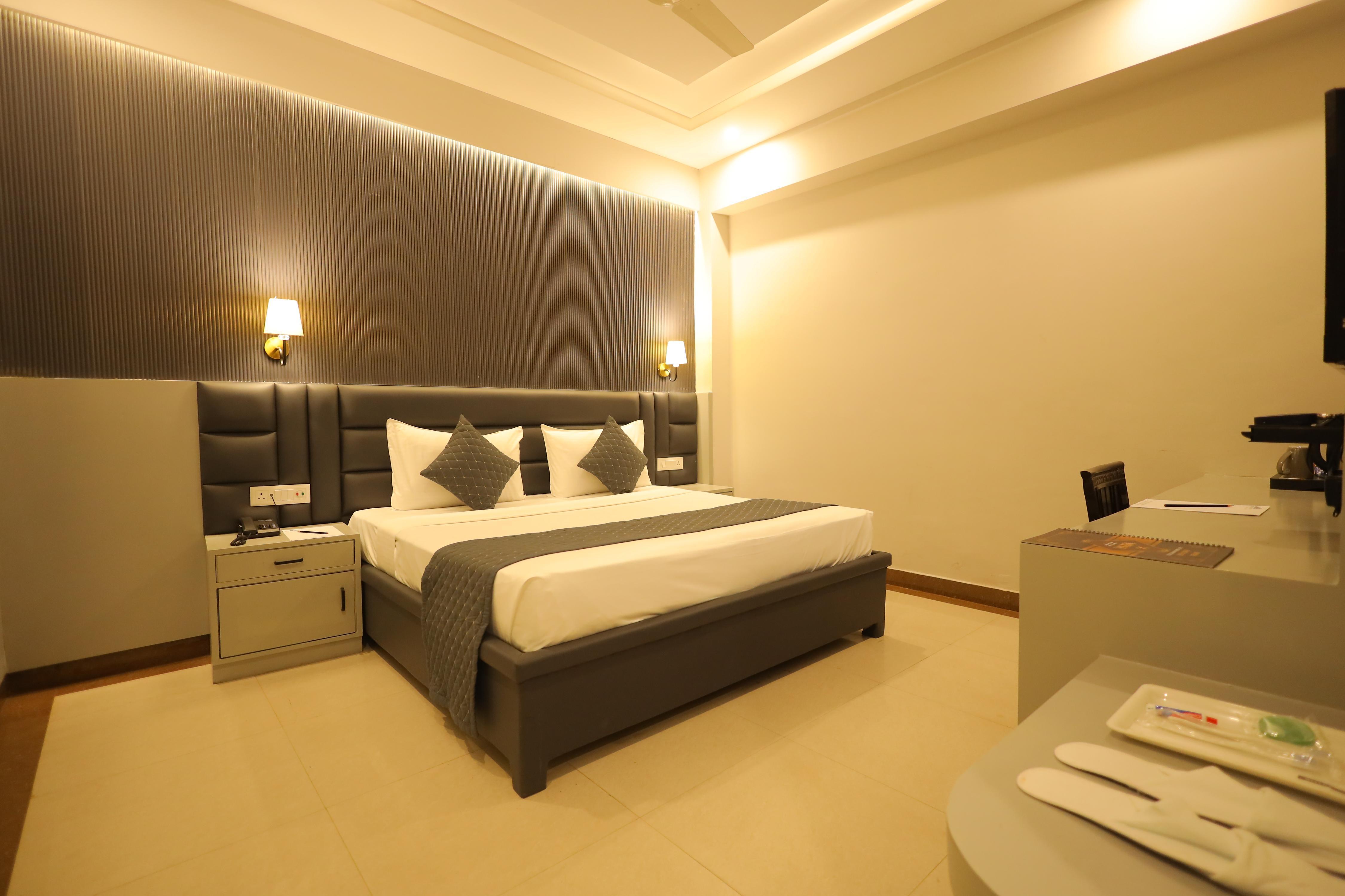 Hotel East Gate By Vablis Hospitality Room Type - Deluxe Room
