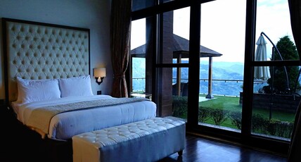 Aranya Himalayan Retreat Mashobra / 5 Bedroom Villa / Earthaa Escapes Room Type - Super Deluxe Room with Mountain View