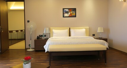 Aranya Himalayan Retreat Mashobra / 5 Bedroom Villa / Earthaa Escapes Room Type - Deluxe Room with Mountain View