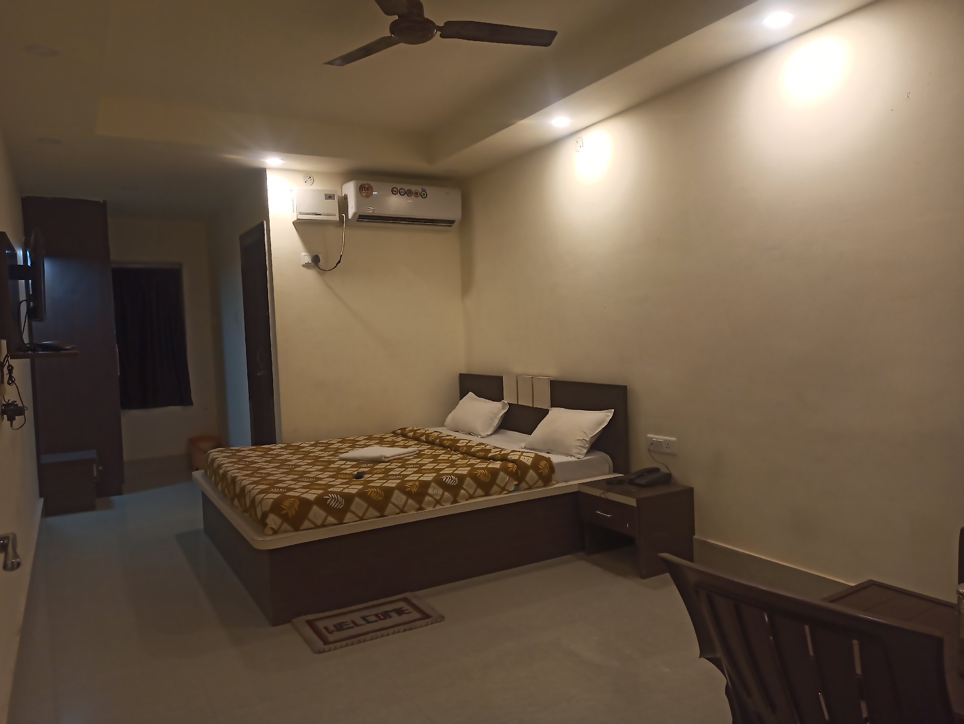 HOTEL DEEPSUCHI GRAND - Tap to explore photos