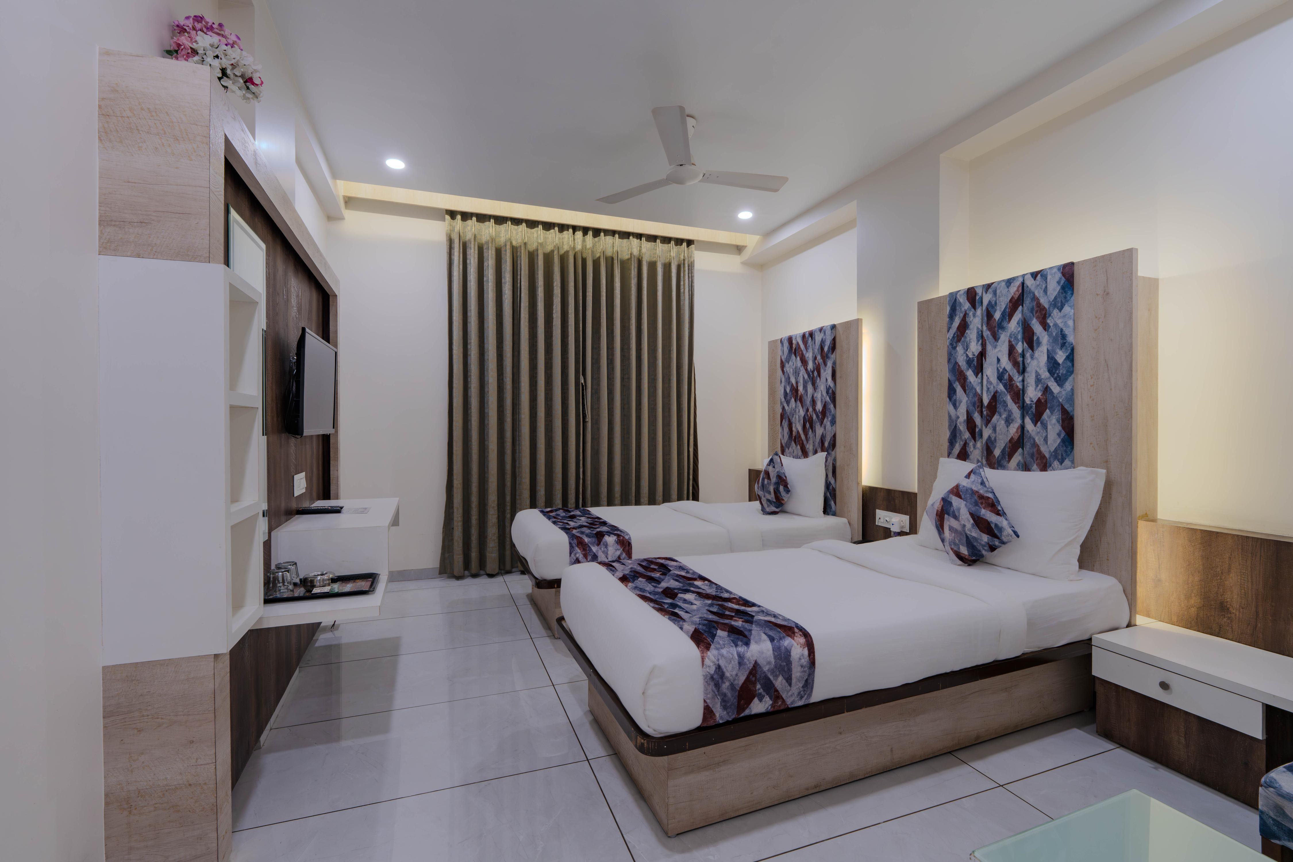 Hotel Bhilad Gate Room Type - Executive Twin Bed Room