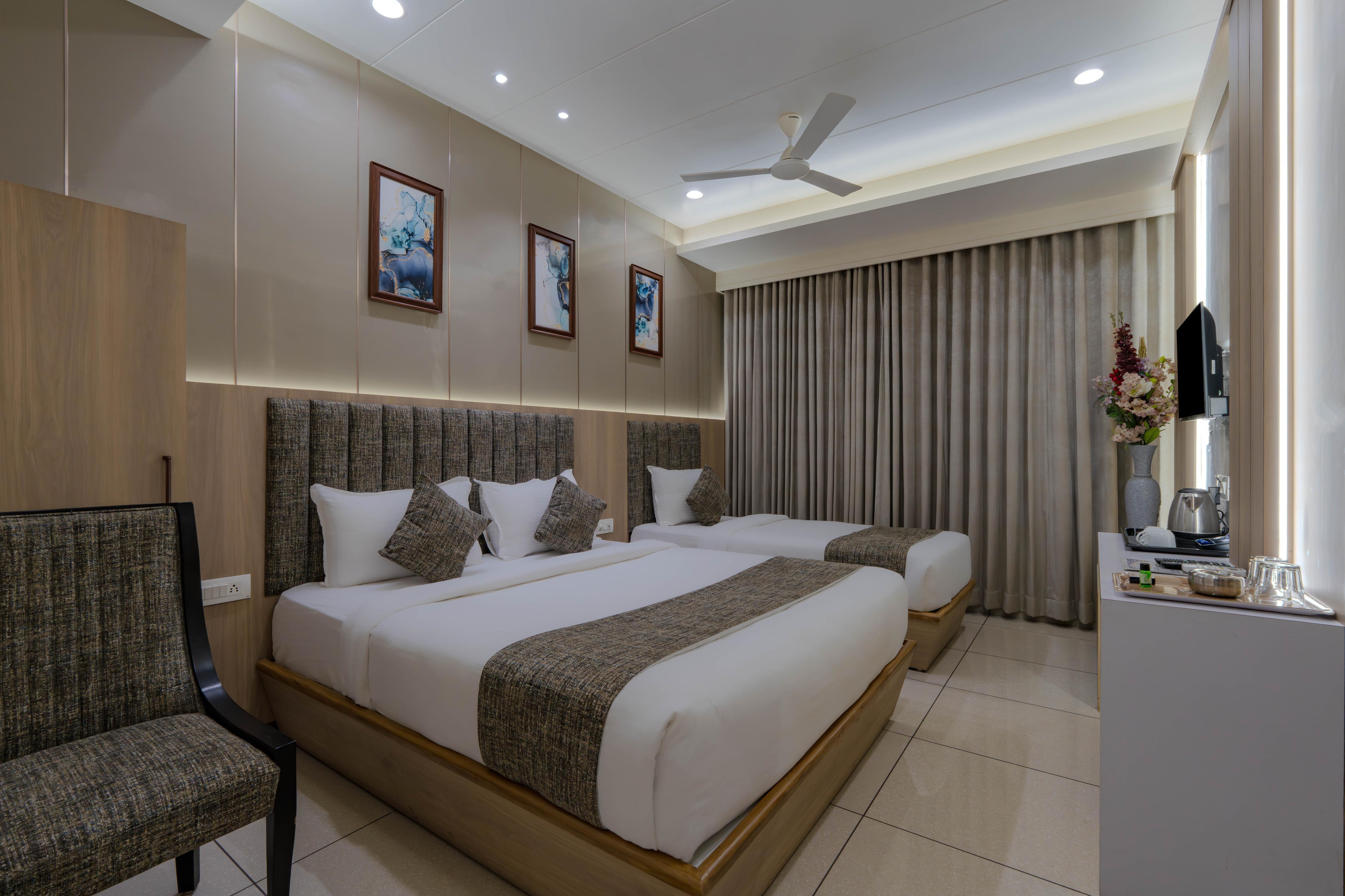 Hotel Bhilad Gate Room Type - PREMIUM THREE BED ( MASTER + SINGLE )