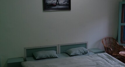 THE BUNKER HOUSE | Private Rooms & Dorms Room Type - TripleorFamily Room