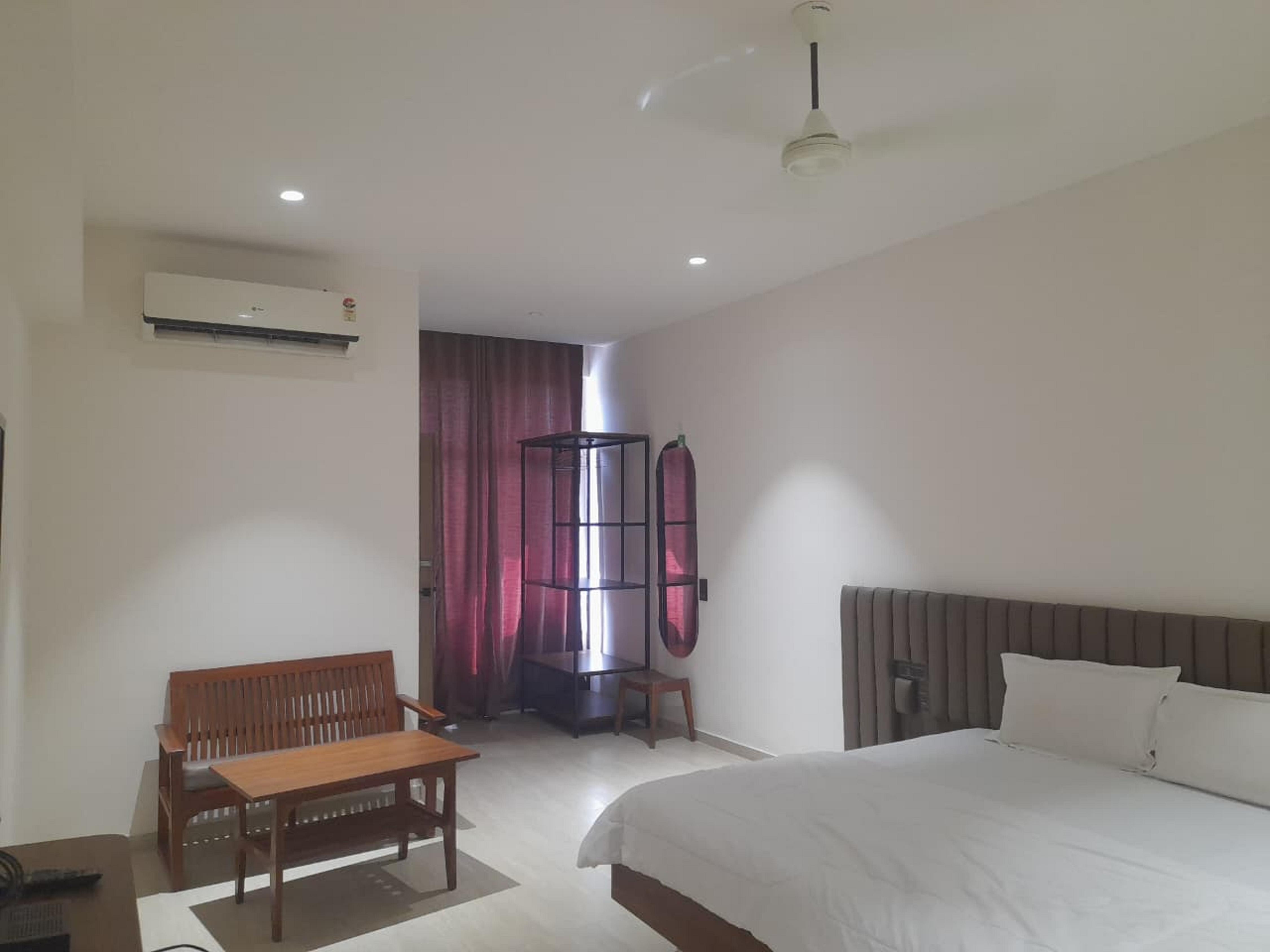 Hotel Kapila Room Type - Deluxe Room With King Bed