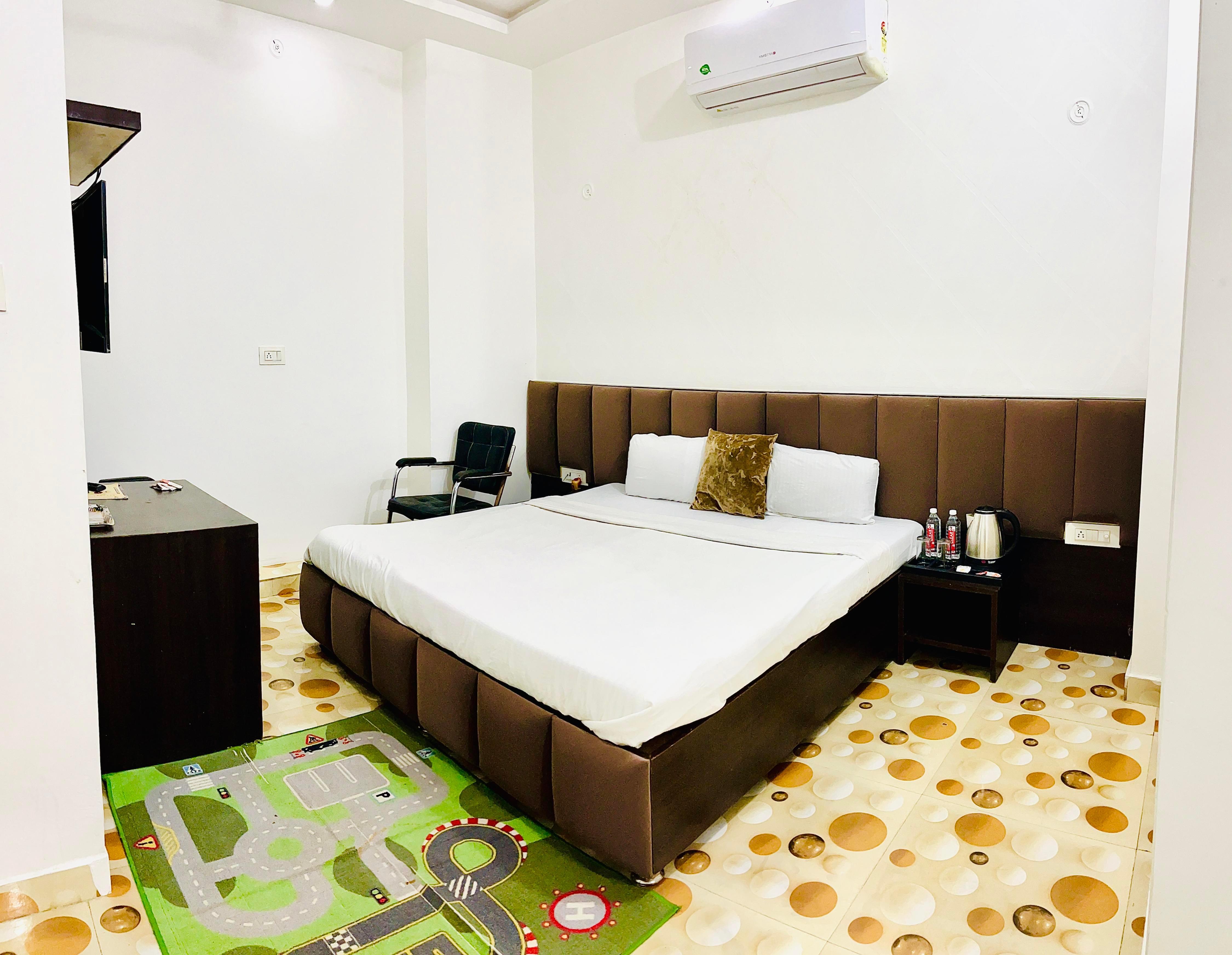 Taj 3 Star Hotel Near Taj Mahal