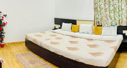 Taj 3 Star Hotel Near Taj Mahal Room Type - Family Room