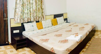 Taj 3 Star Hotel Near Taj Mahal Room Type - Triple Bed Room
