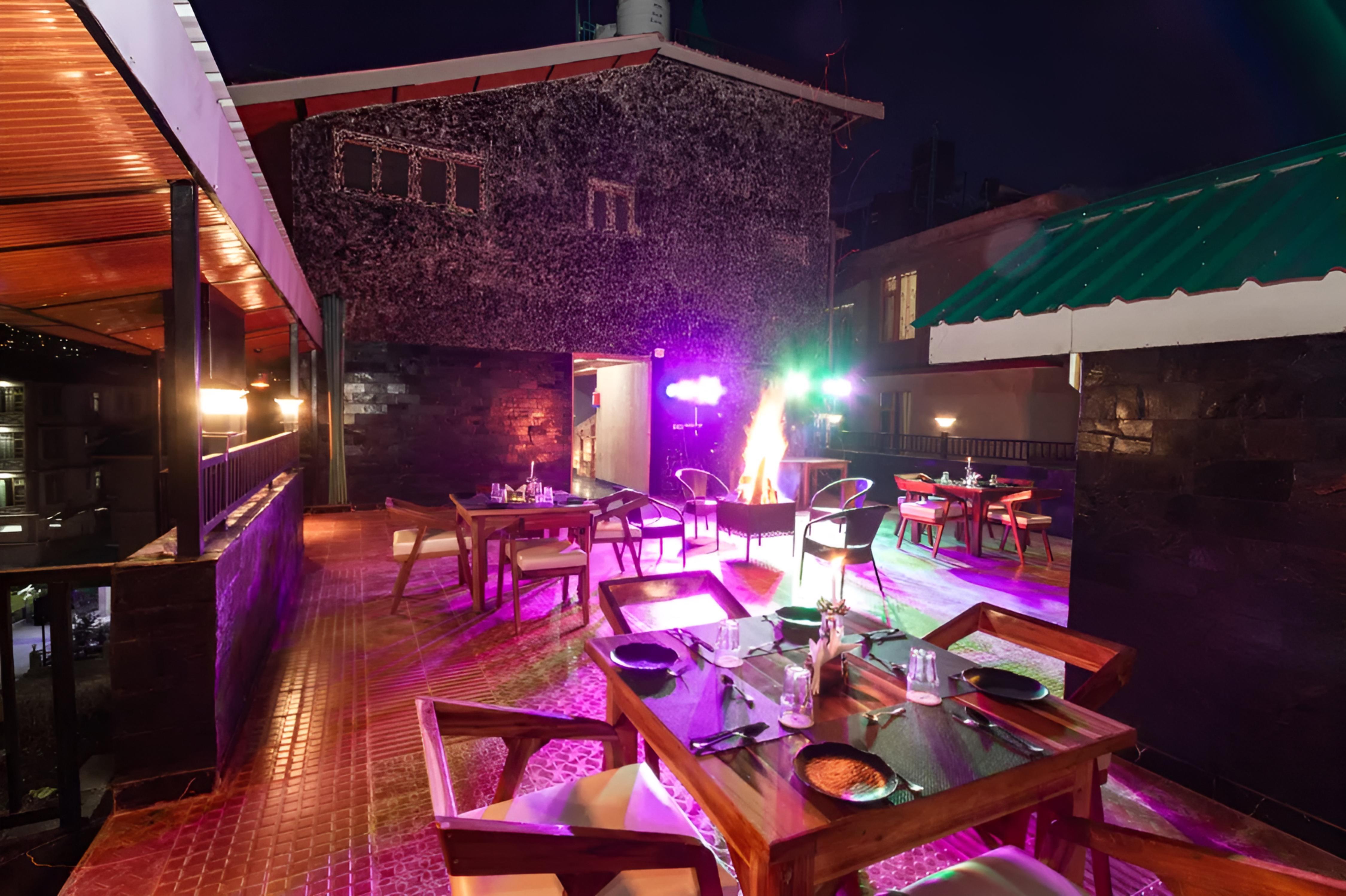 Evoque Hotel - Near Mall Road Offering Scenic River & Mountain Views. - Tap to explore photos